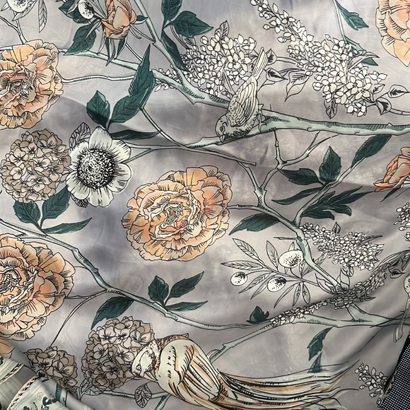 NWT VINCE CAMUTO Floral Bird Print Scarf Wrap - Picture 2 of 4